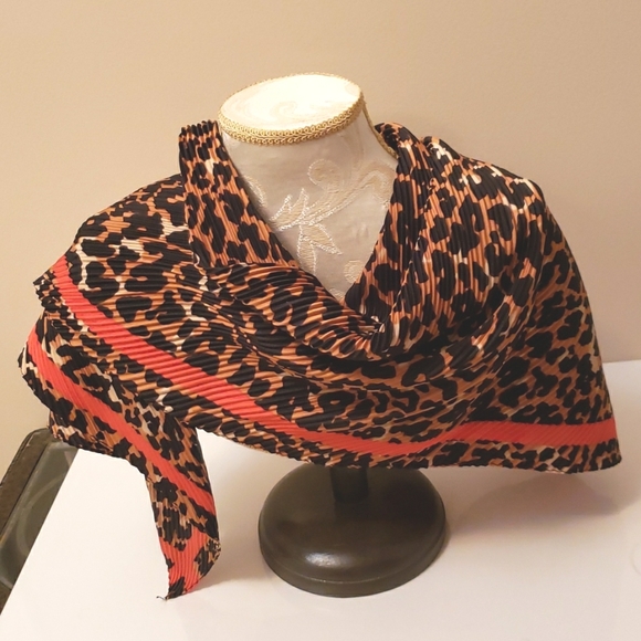 Zara Accessories - ZARA leopard print ribbed Scarf EUC